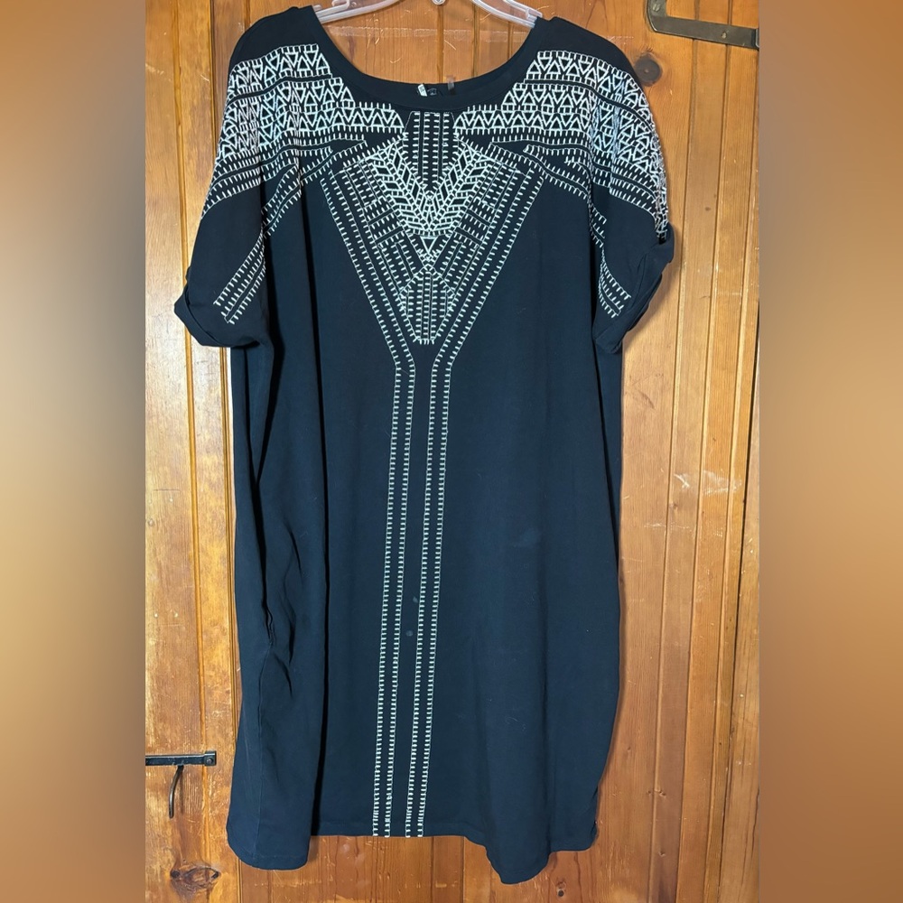 Havana Nights tunic dress black and white with pockets.